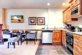KBM Resorts - Spacious 1 Bdrm 2Bath wood fireplace full kitchen wifi walk to slopes